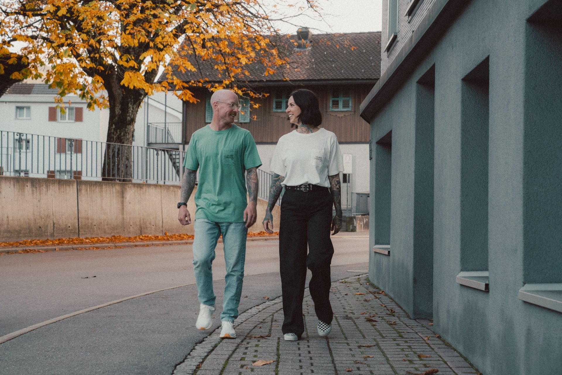 Sälbergross Models am Spazieren